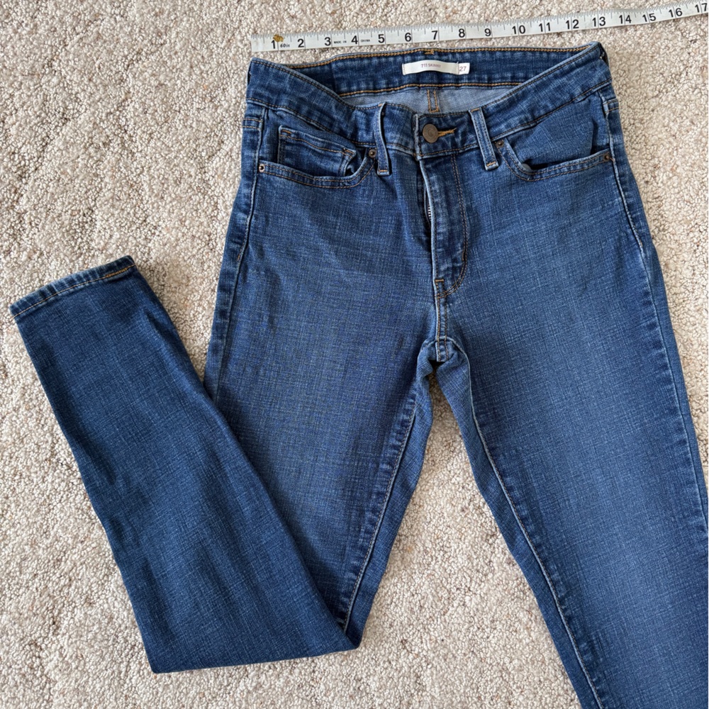Levi’s 711 Skinny Jeans Women’s Size 27 Medium Wash Stretch Denim